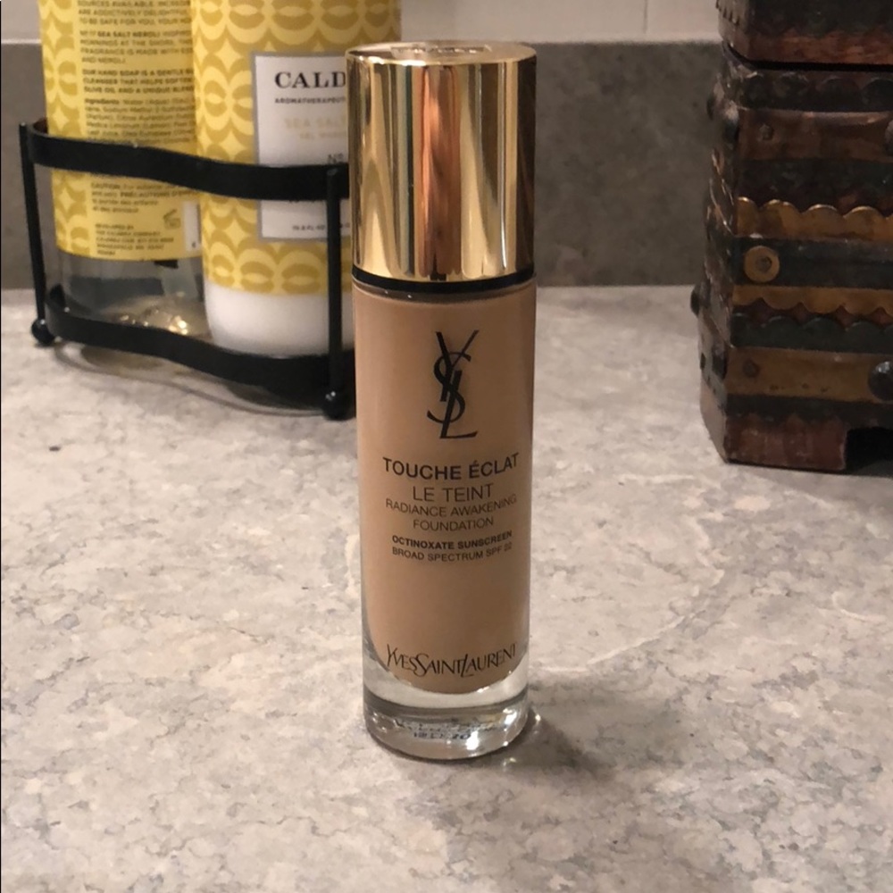 YSL Touché Eclat Le Teint Radiance Foundation
